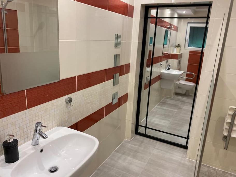 4 Bedroom Family House With Access To A Hot Tub Goczałkowice-Zdrój Exteriör bild
